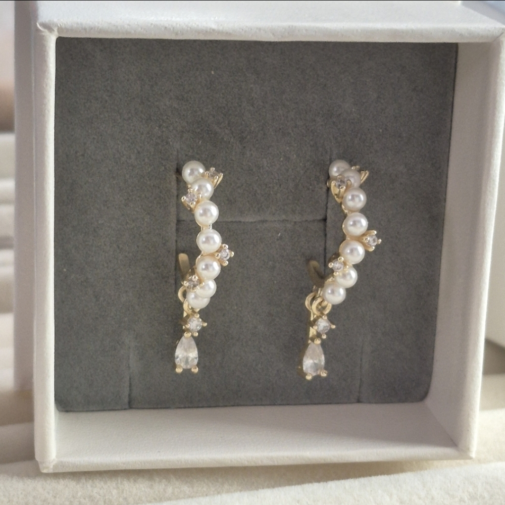 SOLD OUT Gold Pearl Earrings